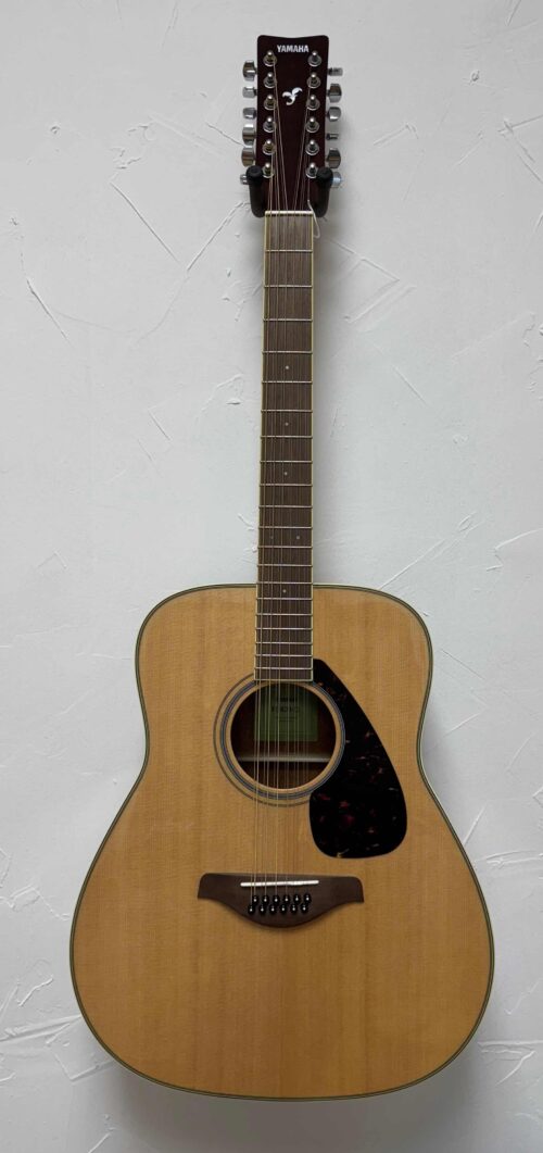 Yamaha FG820-12