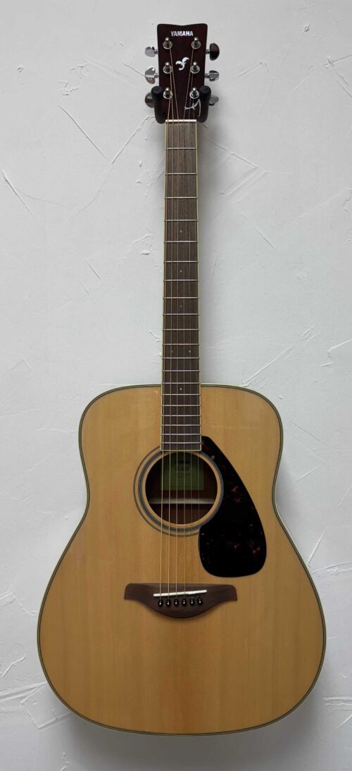 Yamaha FG820