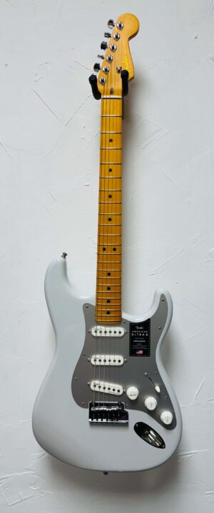 American Ultra II Stratocaster - Avalanche